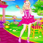 Koszorús lány öltöztetős Barbie játék