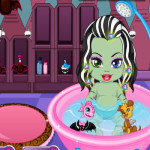 Frankie Stein fürdetése Monster high játék